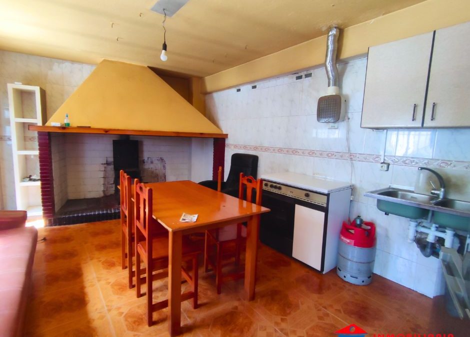 Casa con terraza y acceso a dos calles | REF. 343 | 90.000€